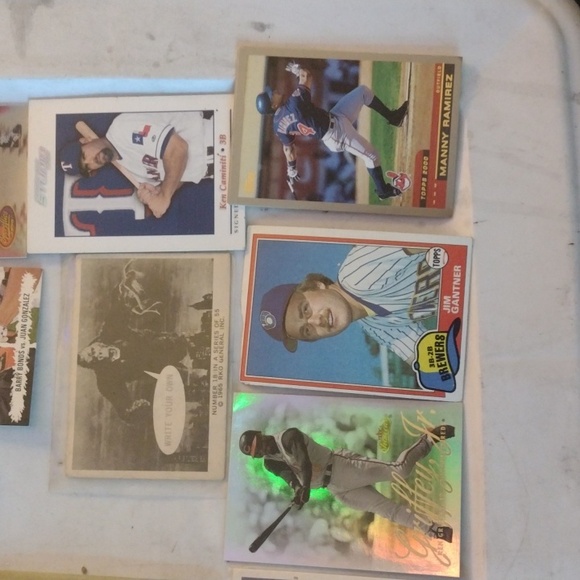 Assorted Baseball Trading Cards Collection - Picture 2 of 4